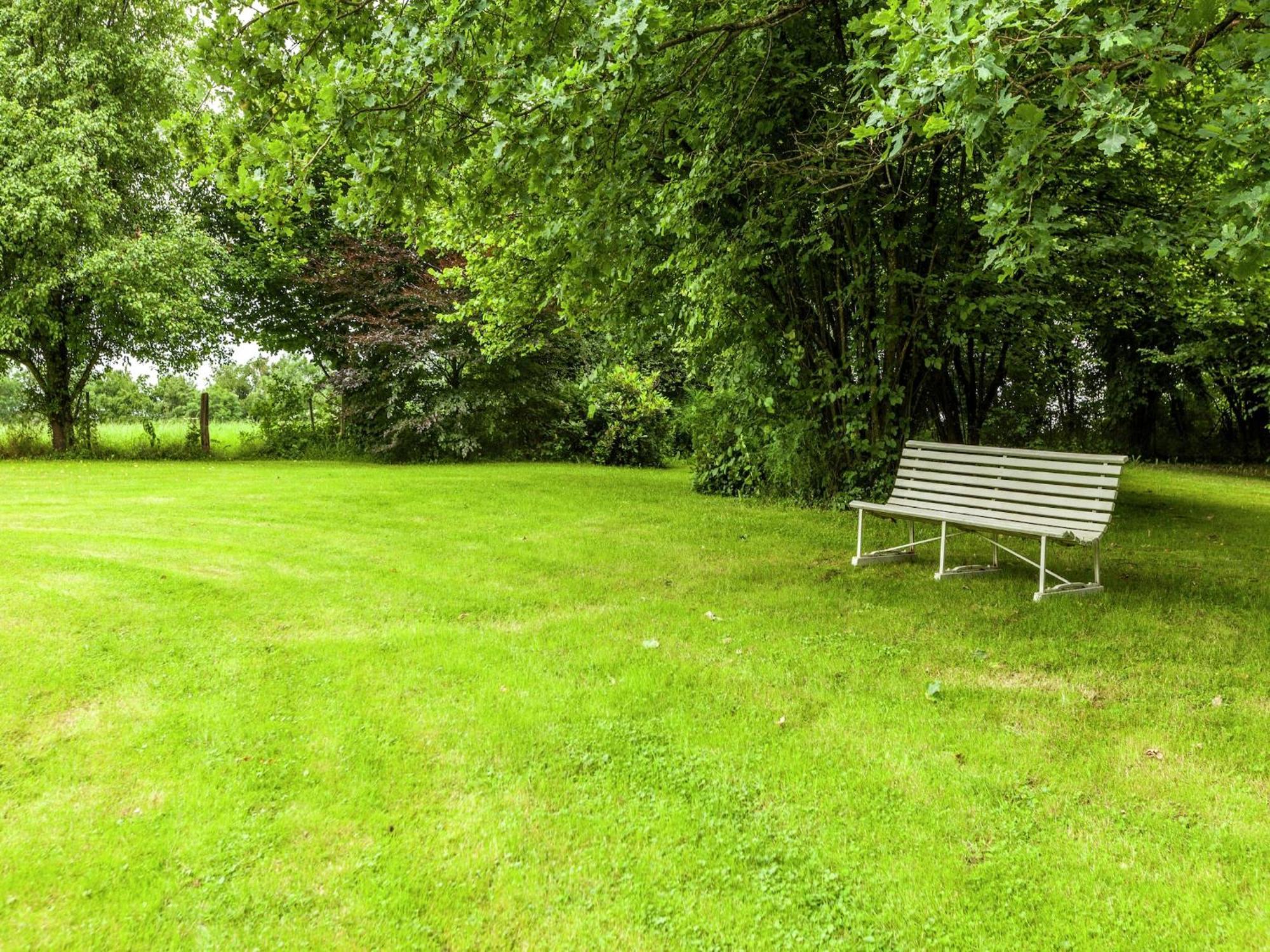 Gorgeous Apartment In Bohon With Garden Furniture And Bbq Барву Екстериор снимка